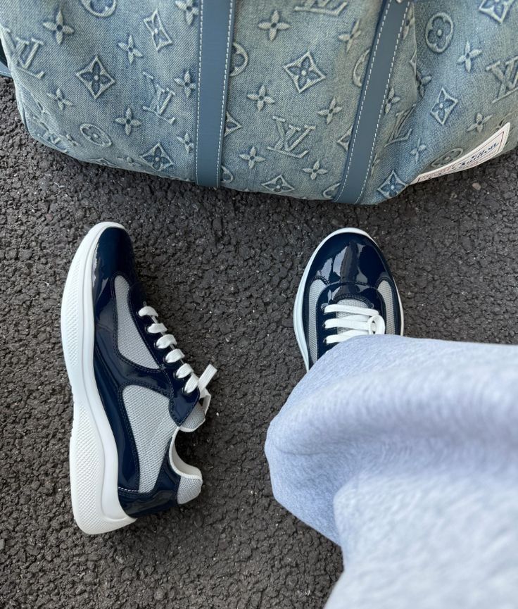 SNEAKER